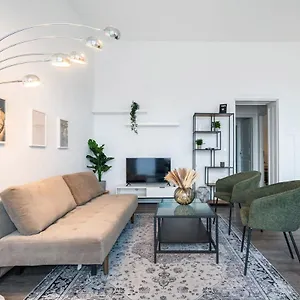 Homely - Spacious, Modern, S-bahn Nearby , Groups & Families Berlin